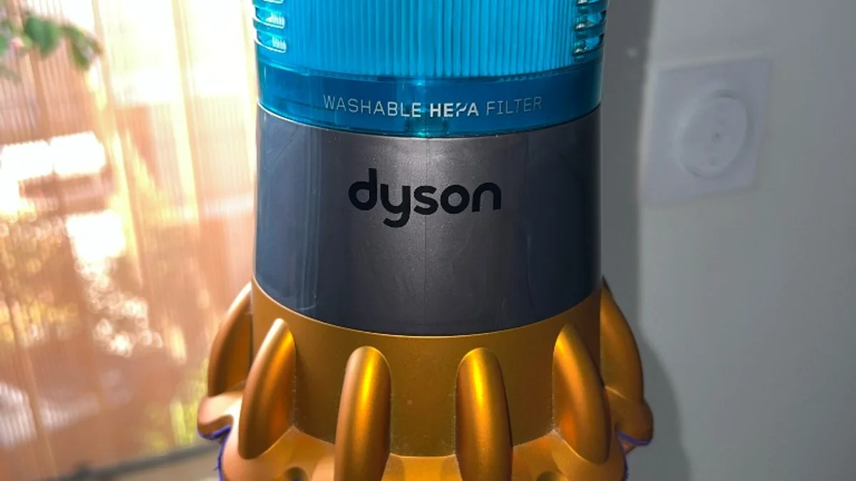 Dyson V15 Detect Absolute, assemblage avec filtre HEPA lavable turquoise et cyclones