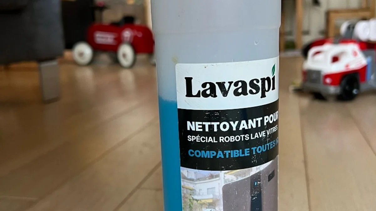 Bouteille Lavaspi Win 1505, produit nettoyant spécial robots lave-vitres