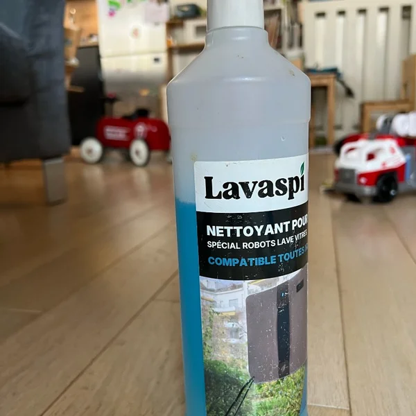 Bouteille Lavaspi Win 1505, produit nettoyant spécial robots lave-vitres