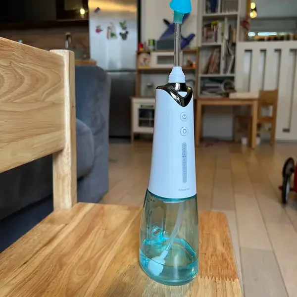 Appareil de lavage nasal Maoever sur une table — test après 14 mois d'utilisation